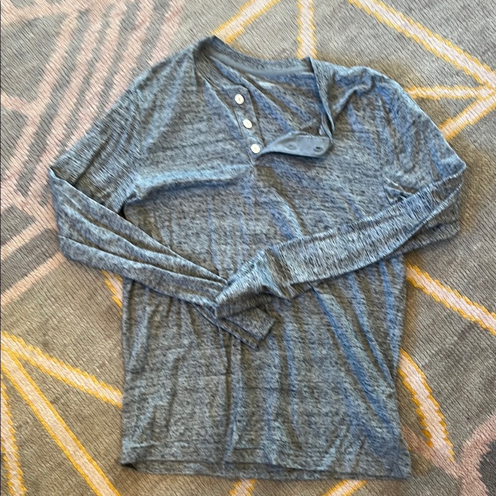 Old Navy Heathered Gray Button-Up Top